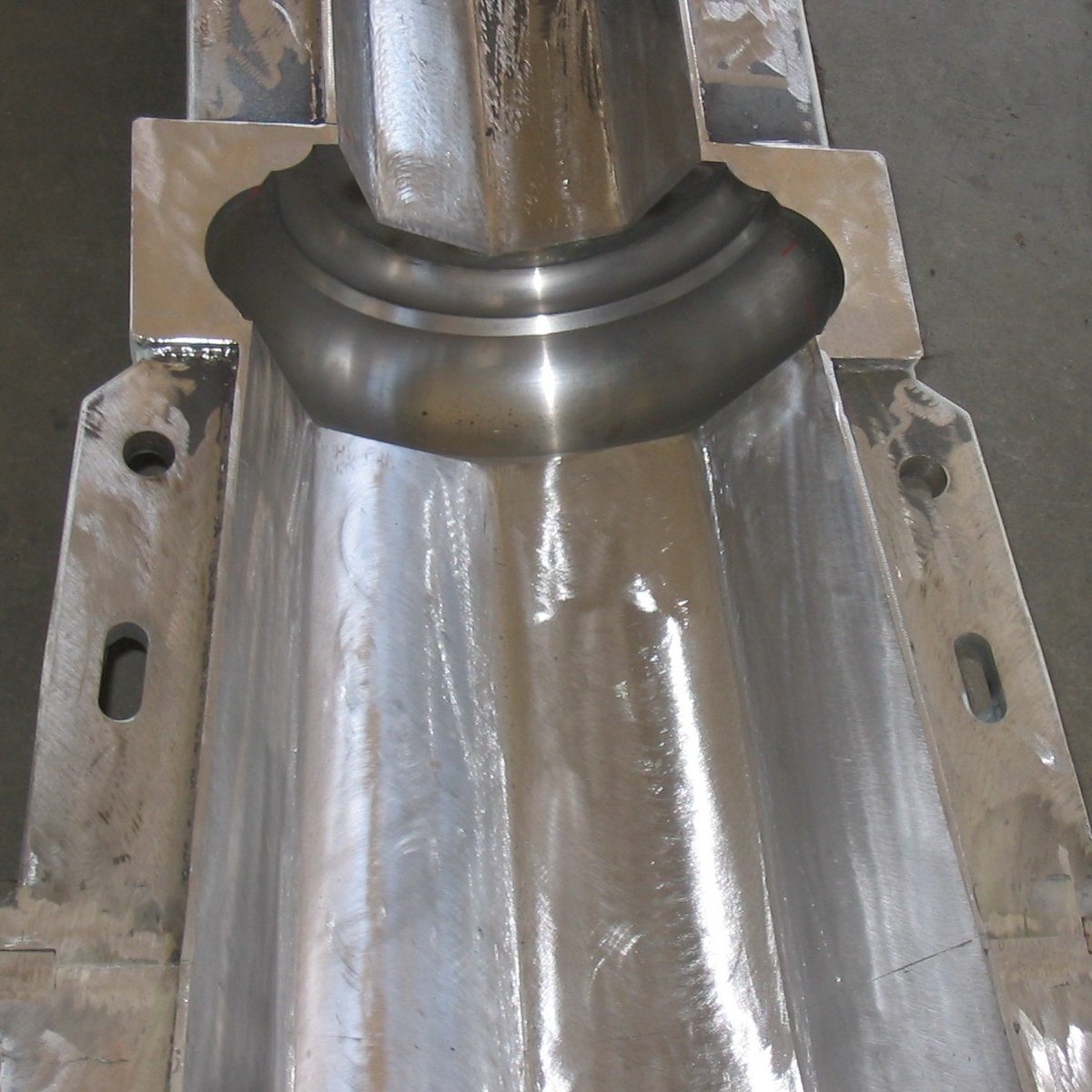 Ornamental formwork for centrifuges reinforced concrete poles